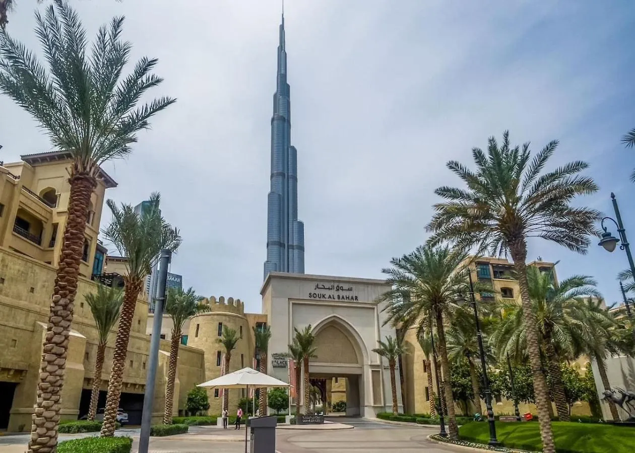 Luxury Downtown Pool And Private Patio Apartment Dubai