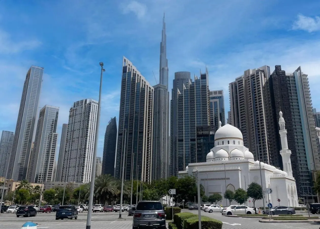 Luxury Downtown Pool And Private Patio Apartment Dubai