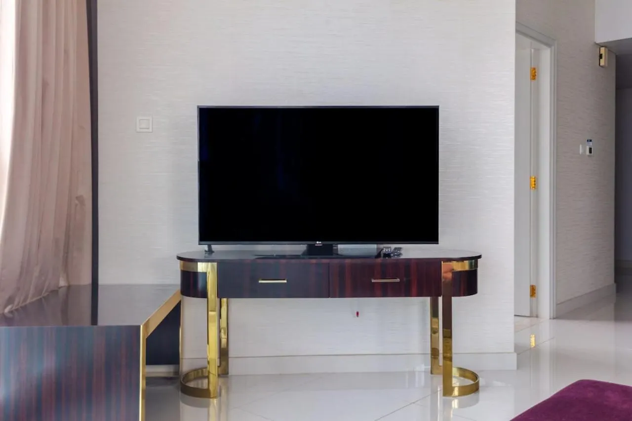 Luxury Downtown Pool And Private Patio Apartment Dubai