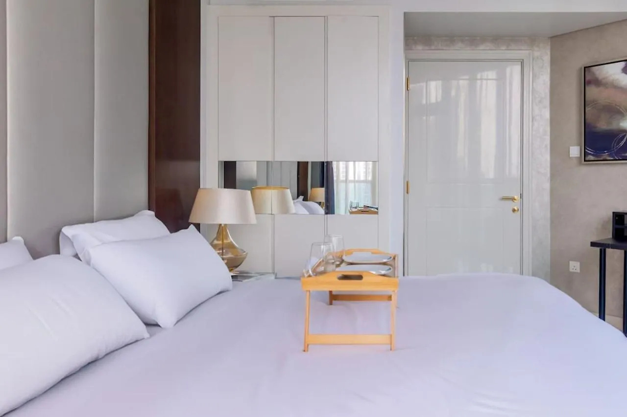 Luxury Downtown Pool And Private Patio Apartment Dubai