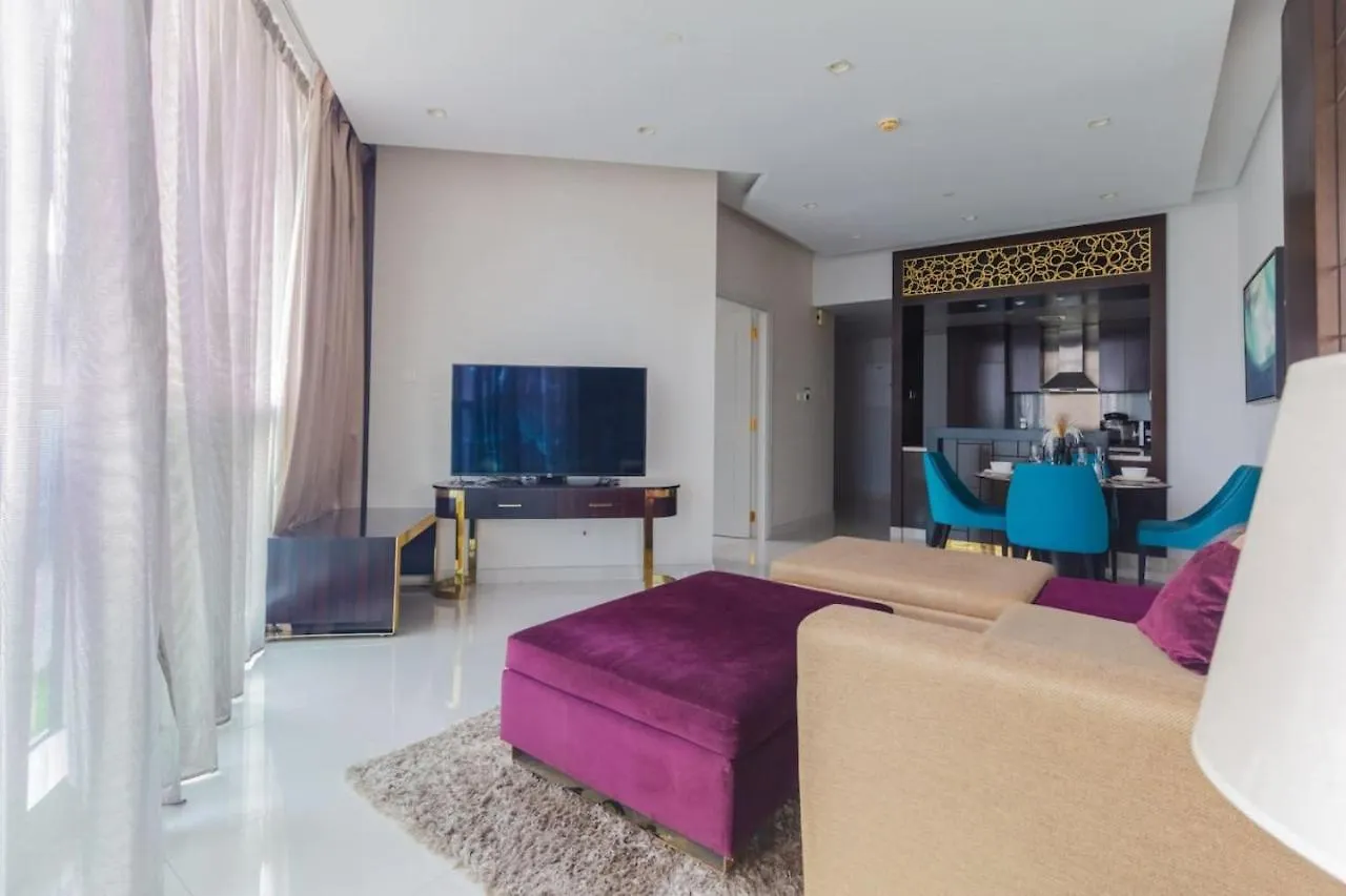Luxury Downtown Pool And Private Patio Apartment Dubai