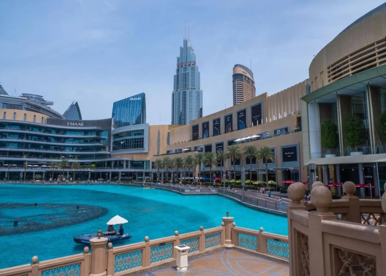 Luxury Downtown Pool And Private Patio Apartment Dubai