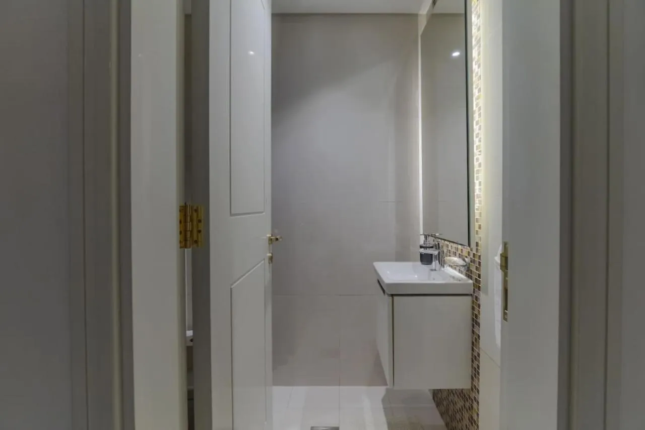 Luxury Downtown Pool And Private Patio Apartment Dubai