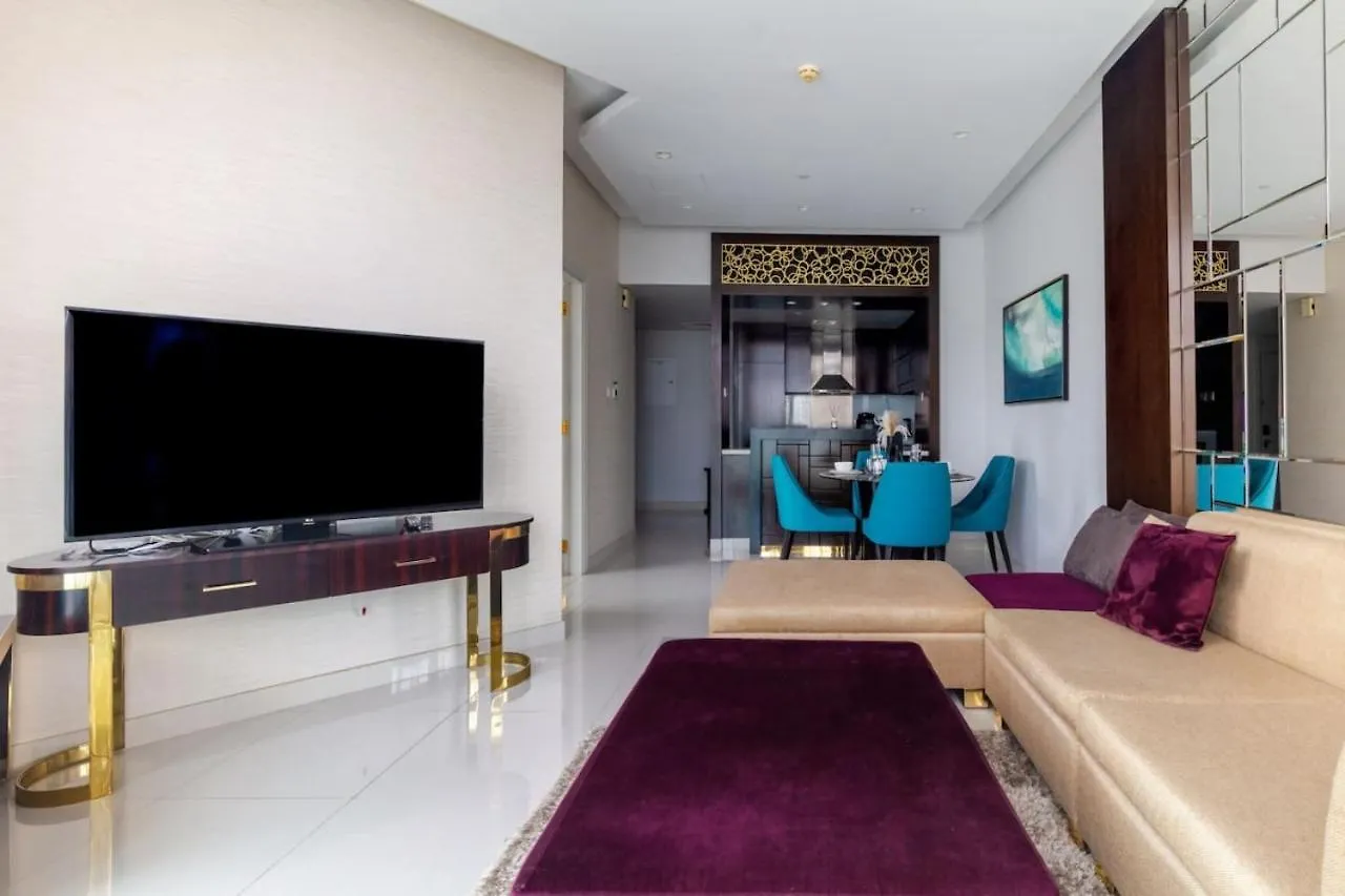 Luxury Downtown Pool And Private Patio Apartment Dubai