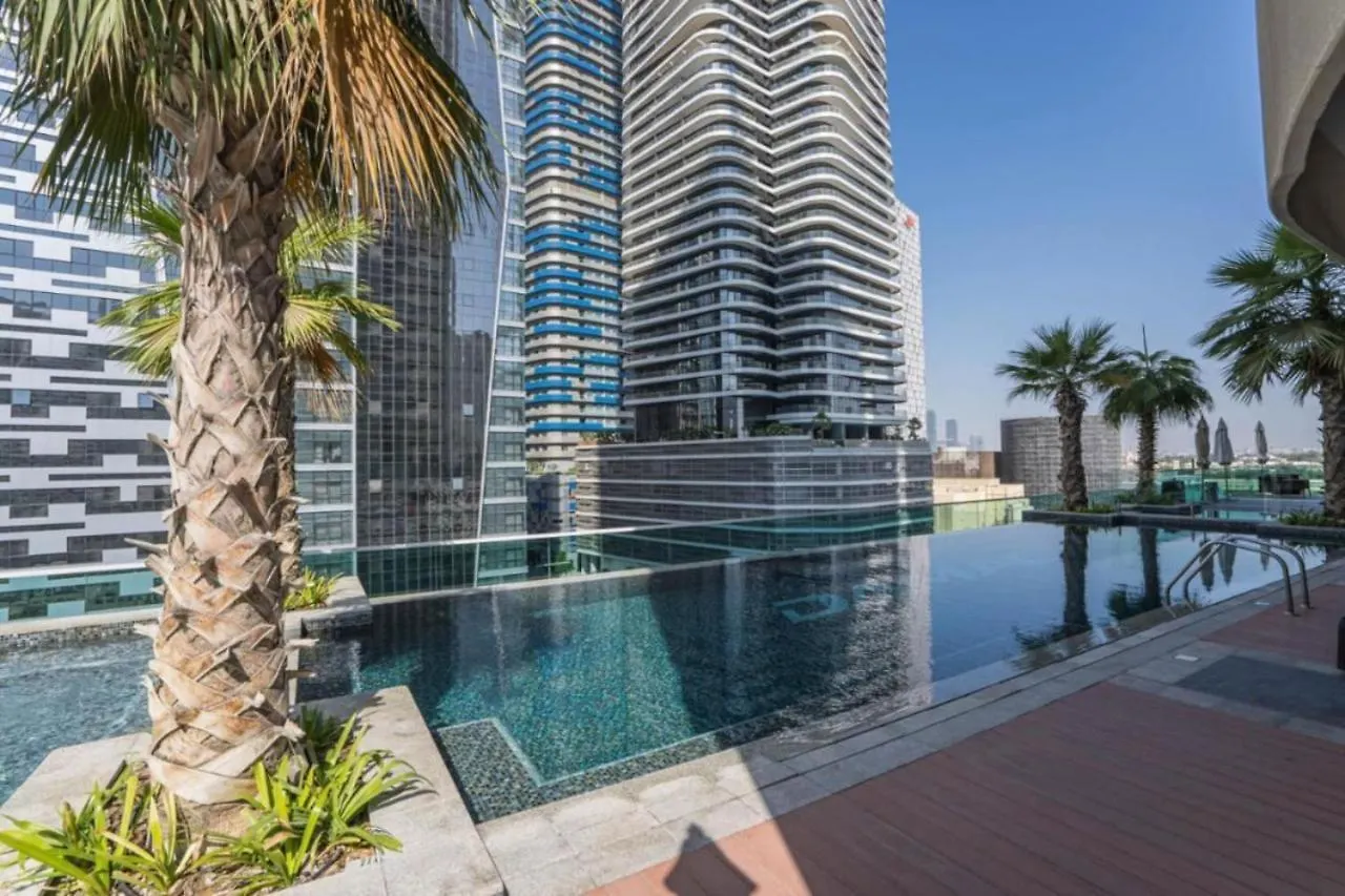 Luxury Downtown Pool And Private Patio Apartment Dubai