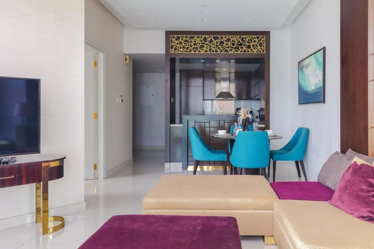 Luxury Downtown Pool And Private Patio Apartment Dubai