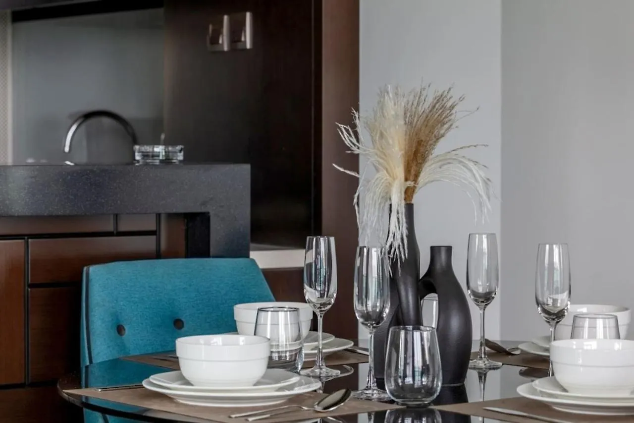 Luxury Downtown Pool And Private Patio Apartment Dubai 0*,  United Arab Emirates